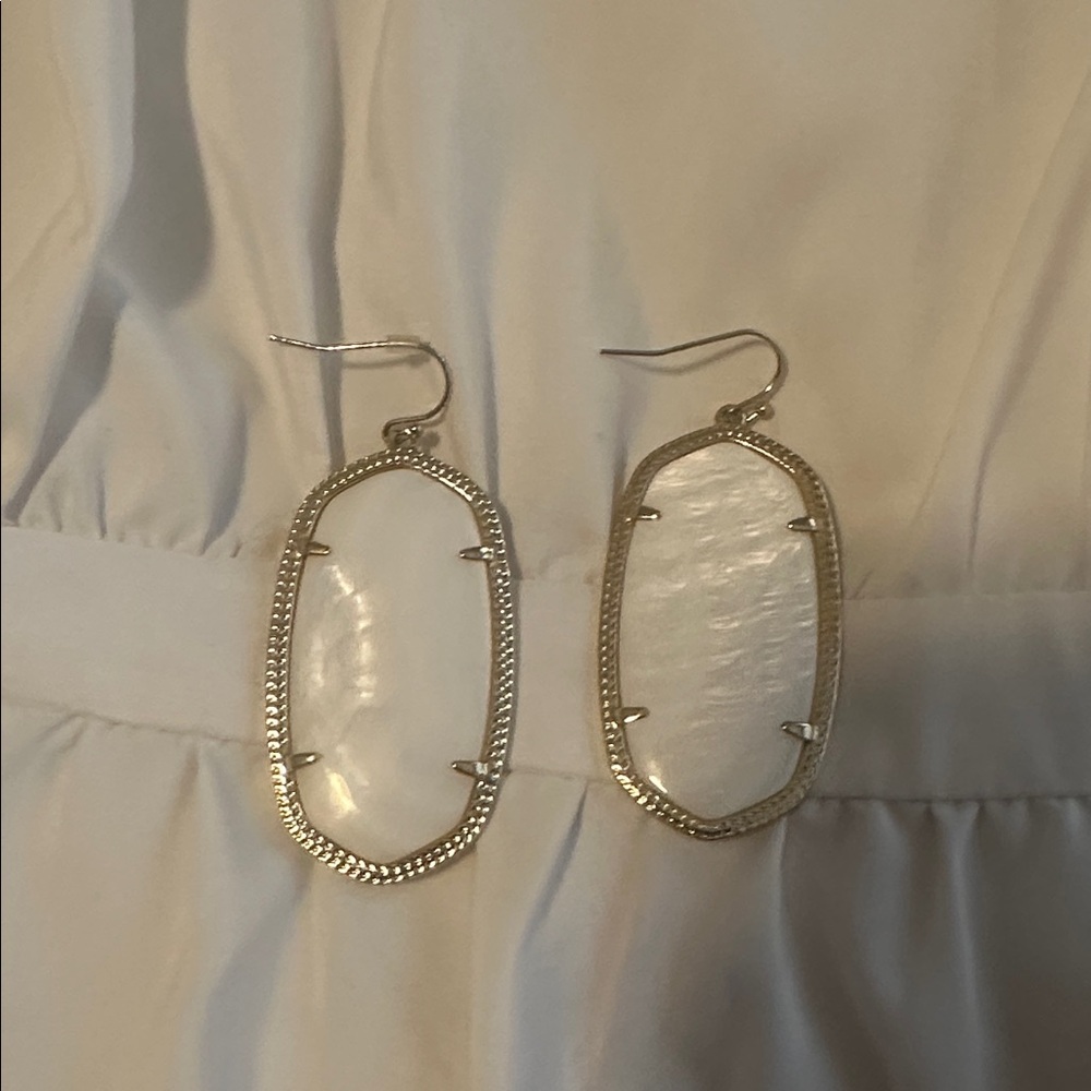 Kendra Scott Elle Gold Drop Earrings in Ivory Mother-of-Pearl